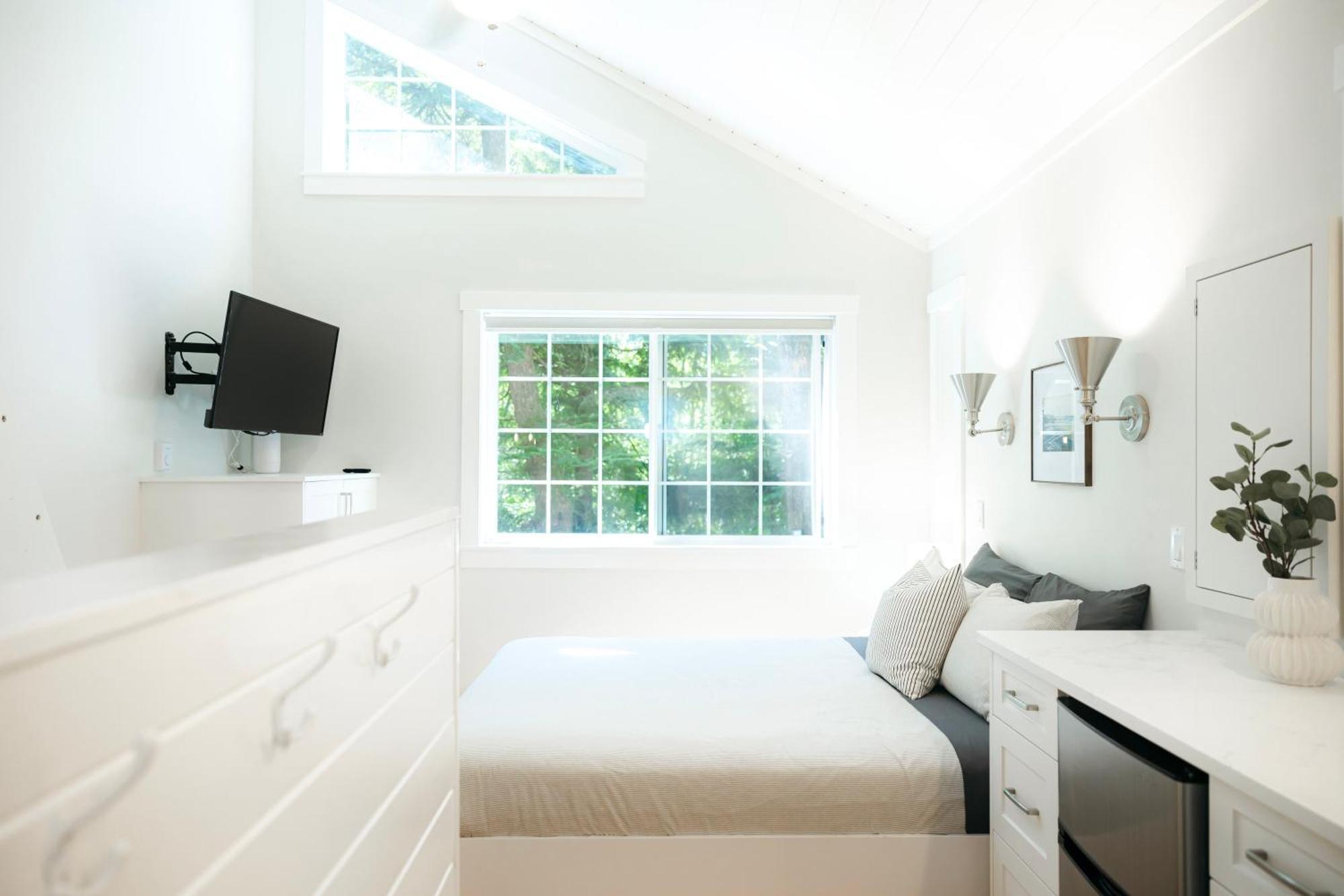 Surfs Inn Guesthouse & Cottages Ucluelet Habitación foto